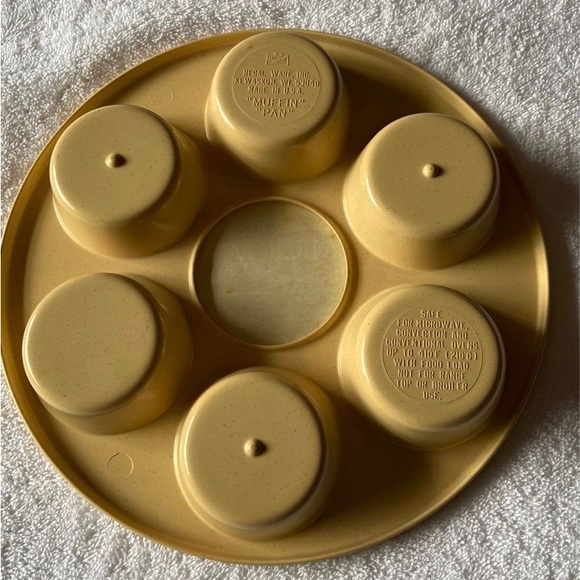 Vintage Regal Imperial Microwave Cookware 6 Cup Muffin Pan - Picture 4 of 7